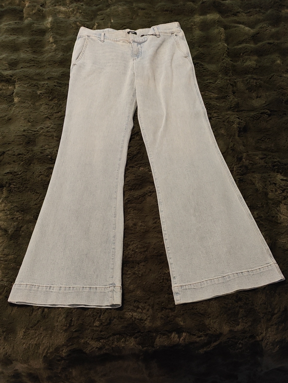 NWOT Express 70's Flare Mid-Rise Flare Jeans